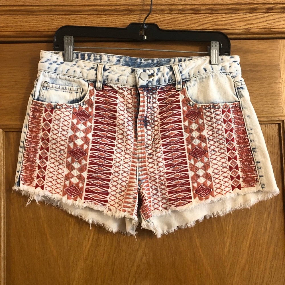Design Lab BOHO Embroidered Cut-Off Denim Jean Shorts Size 29